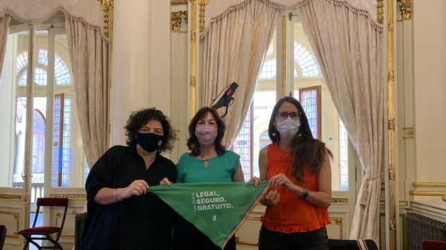 el fallo de la corte estadounidense reabrio la grieta local sobre el aborto