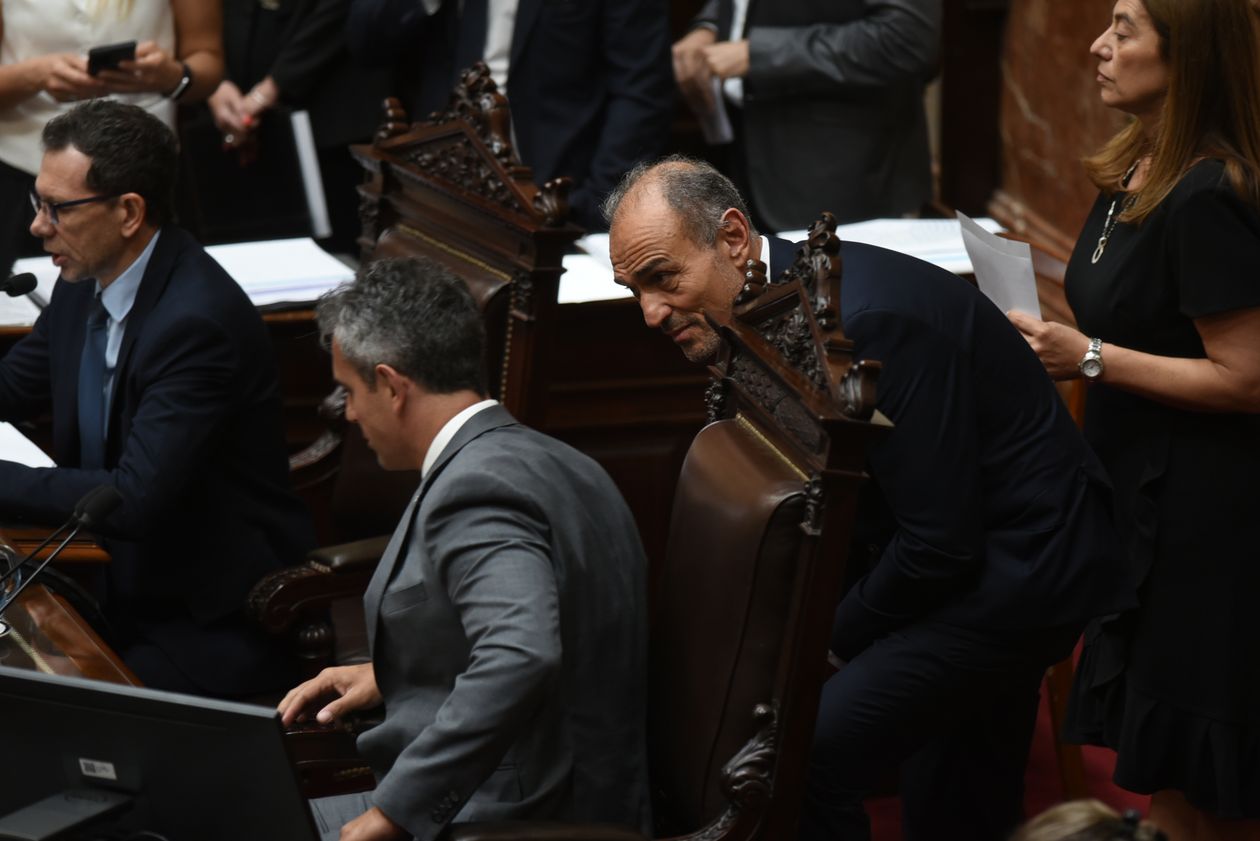 Martín Menem con el asesor presidencial Lule Menem y el secretario parlamentario de Diputados, Adrián Pagán.&nbsp;