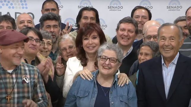 devociones, apostoles y grietas suspendidas de la guardia celestial de cfk