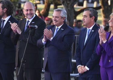 Perotti enfrenta la pandemia con el Manual AF pero esquiva la pelea con “los miserables”