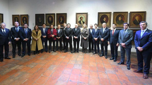 Javier Milei y los gobernadores, protagonistas de una novela de suspenso con abierto.