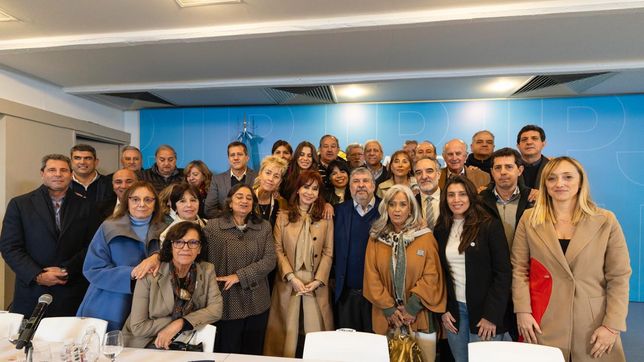 Cristina Fernández de Kirchner con el bloque del Senado.&nbsp;