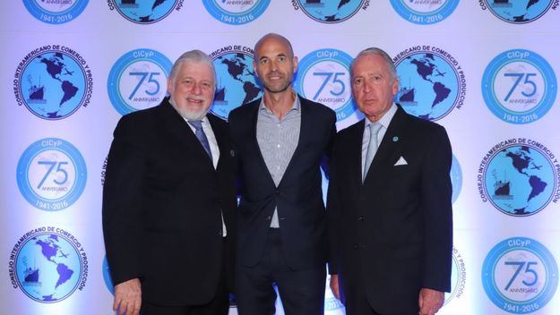 Cruceros, birdwatching, bonos, rezar por la cosecha y la paciencia de Montoto