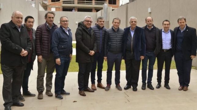 aysa: mientras negocia con macri, vidal arma la resistencia con el pj