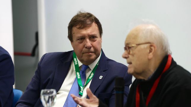 Alberto Weretilneck planea expandir la planta estatal para contener intendentes y aliados.