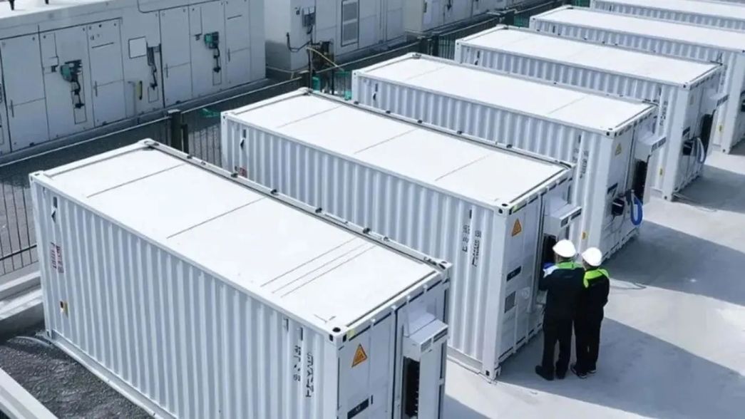Energía licita megabaterías para el interior del país