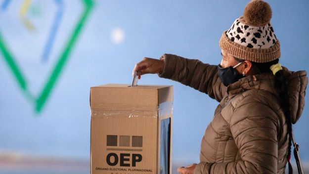 Bolivia votó en paz y espera los resultados