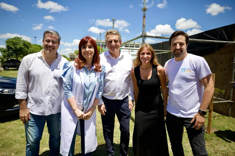 CFK junto a Agustín Rossi y Florencia Carignano en su última visita a Rosario.