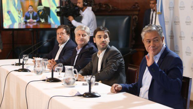 Gobernadores vs. Javier Milei: Ignacio Torres junto a Rolando Figueroa, Sergio Ziliotto, Alberto Weretilneck y, vía Zoom, Claudio Vidal.