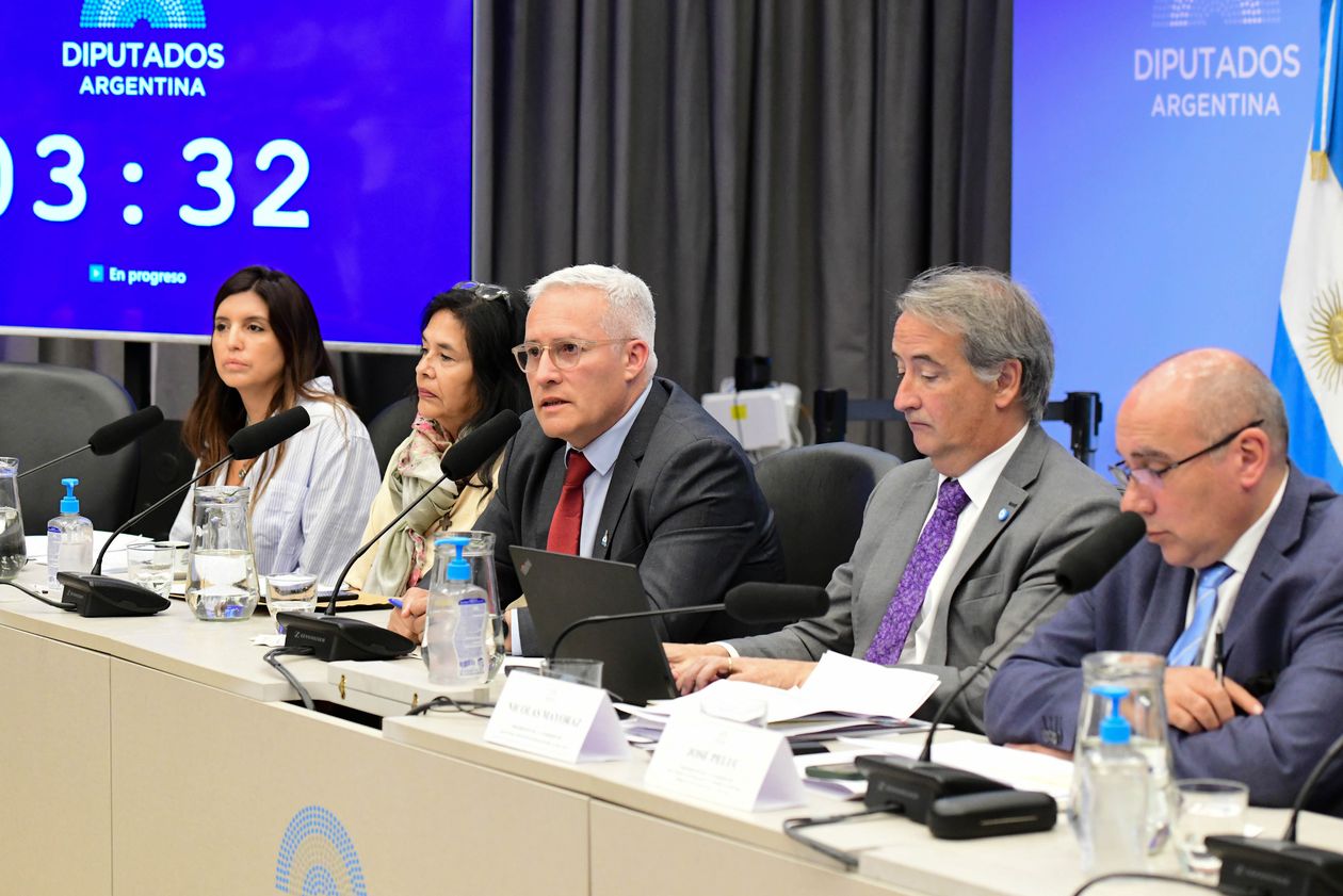 Audiencia de la ley de Glaciares en Diputados. Daniela Vilar (ministra de Ambiente de la provincia), Nicolás Mayoraz (diputado del Gobierno) y Roberto Moreno, ministro de gestión ambiental y minería de la provincia de San Juan.&nbsp;
