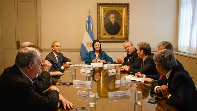 Gobierno vs. universidades: una semana de buenos modales y el pescado sin vender