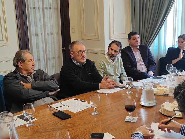 El candidato peronista se acerc&oacute; a Fisfe para hablar de la situaci&oacute;n de los industriales