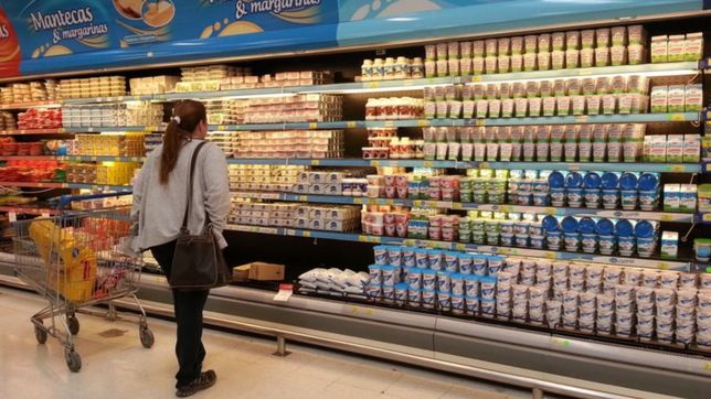 por el salto del dolar, cortan entregas a supermercados y negocian aumentos