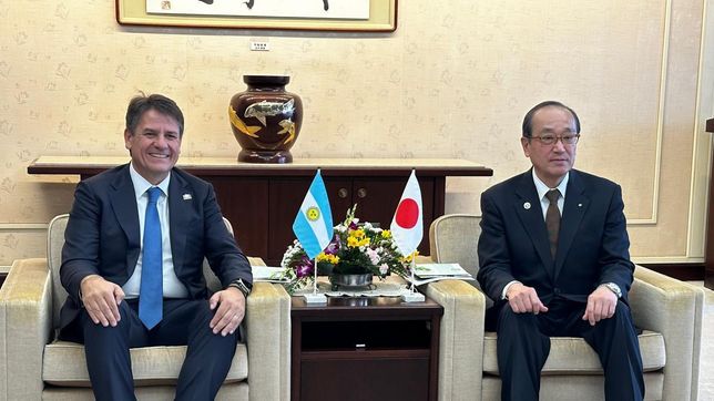 Este lunes el intendente de Neuquén Mariano Gaido visitó Hiroshima y fue recibido por el alcalde Kazumi Matsui.