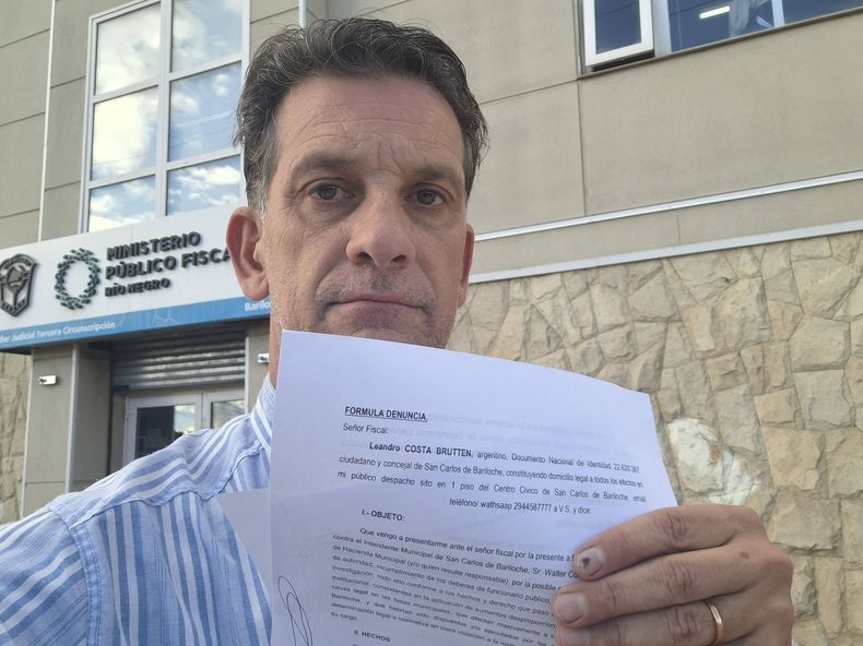 Leandro Costa Brutten denunció al Ejecutivo por un generalizado aumento de tasas municipales.
