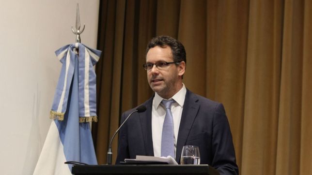 la era del hielo: tambien congelan la banda de flotacion del dolar