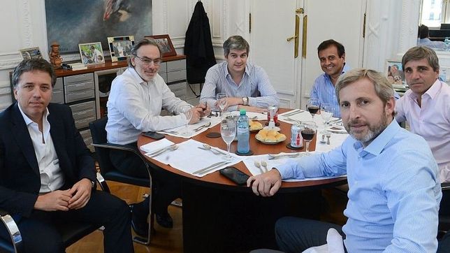 patriotismo pro: el gabinete se congela sueldos de entre 152 y 183 mil pesos