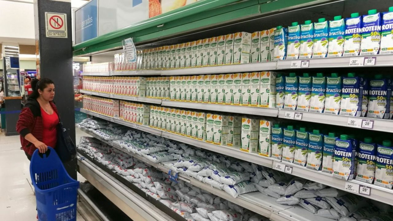 Se desploma un 34% la confianza de los consumidores