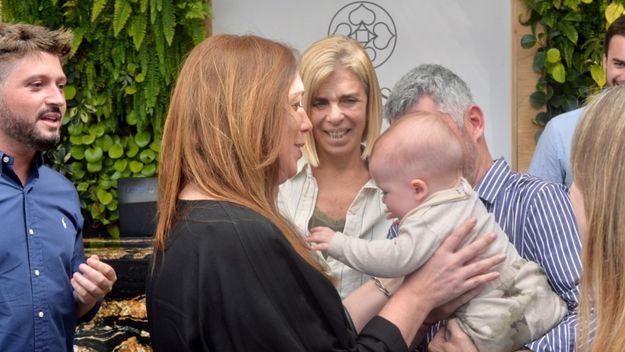 El sobretodo de pana, Leona maternal y pensión completa en loop