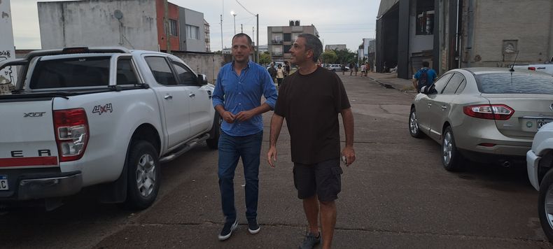 Guillermo Michel junto a Javier Gómez, presidente del Club Juventud Unida de Gualeguaychú.