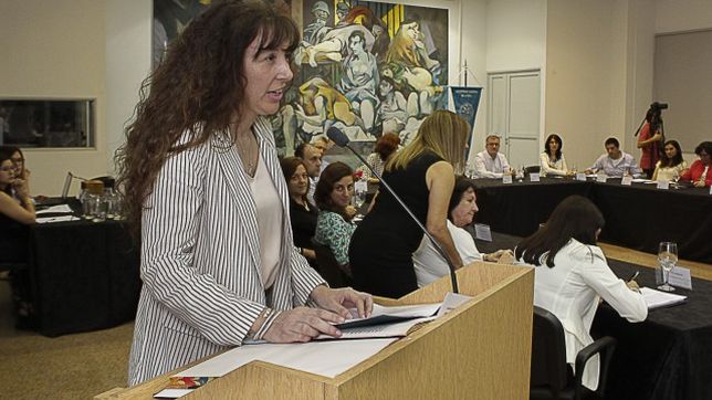 Laura Tarabella, decana de la Facultad de Humanidades y Ciencias, pica en punta para ser la futura rectora de la Universidad Nacional del Litoral de Santa Fe.