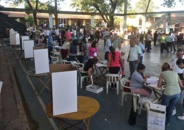 Vota Paraguay en medio de una fuerte expectativa