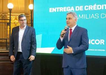 El gobernador de Córdoba, Martín Llaryora, junto al presidente del Banco de Córdoba, Raúl Paolasso