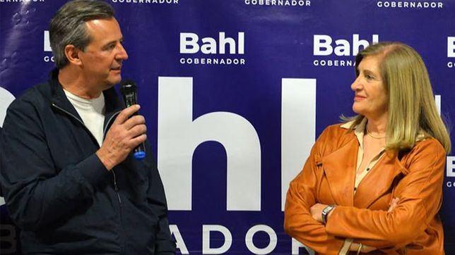 Adán Bahl y Rosario Romero, durante la campaña electoral para la gobernación de Entre Ríos y la intendencia de Paraná, en 2023.