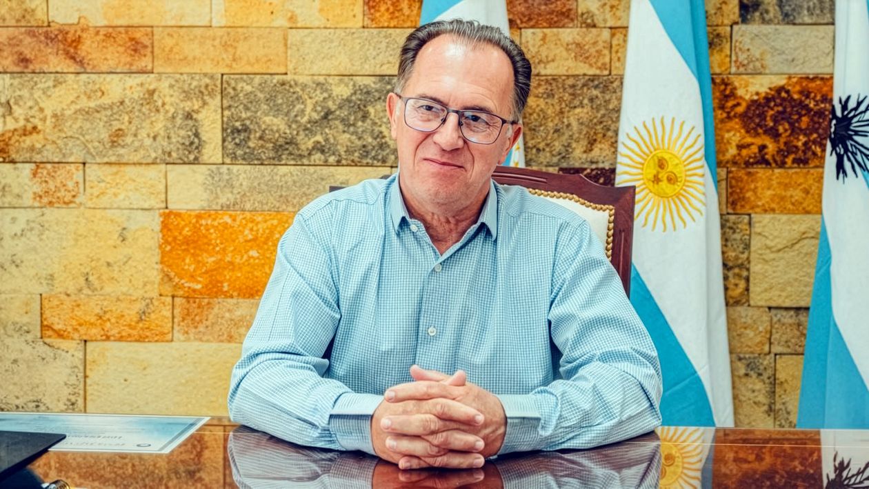 Neuquén: Luis Bertolini no aguantó y tiró la toalla en Plottier.