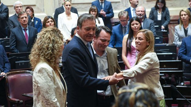 En la previa al encuentro del fin de semana, Martín Soria juro como senador por Río Negro. 