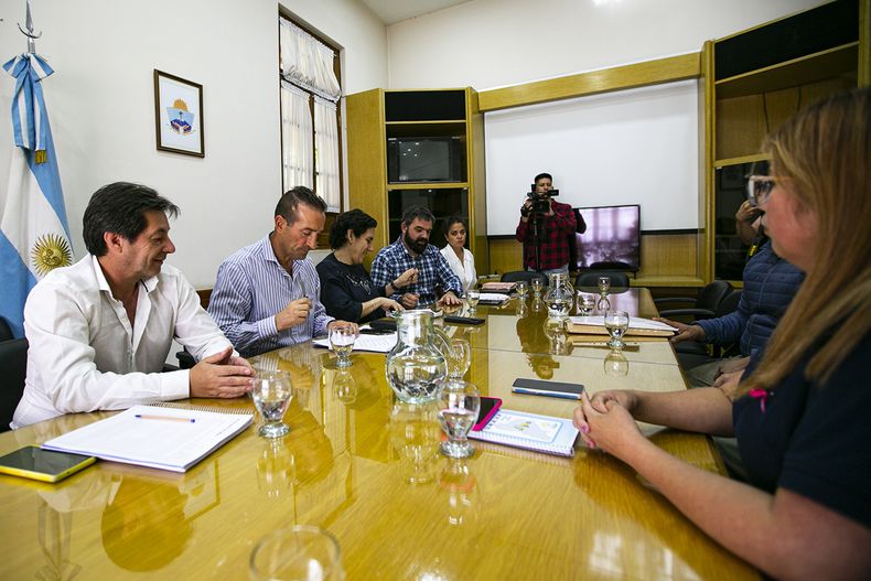 Rolando Figueroa avanza con la paritaria 2025 en Neuquén.