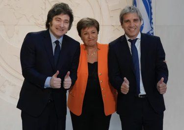 Javier Milei, Kristalina Georgieva y Toto Caputo.