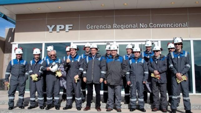 gutierrez acompano la gira de iguacel por vaca muerta