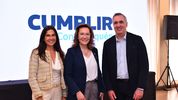 Buchiniz (en el centro) es la presidenta del partido provincial que encabeza la alternativa por una tercera vía en Neuquén.&nbsp;