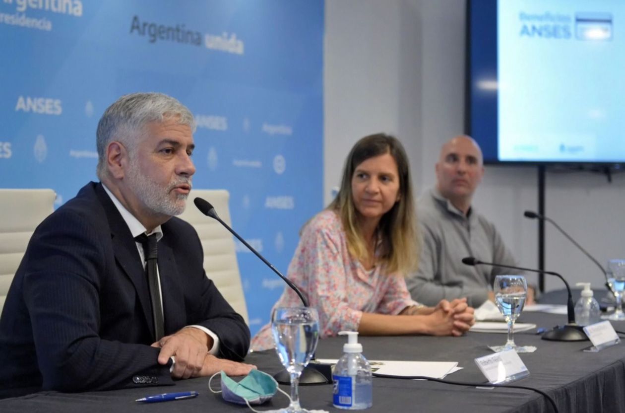 Roberto Feletti y Fernanda Raverta