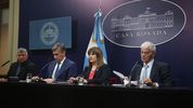 El ministro de Justicia, Mariano Cúneo Libarona, ordenó la eliminación de la cédula azul y desató una interna con Patricia Bullrich por los ingresos de la cartera de Seguridad.