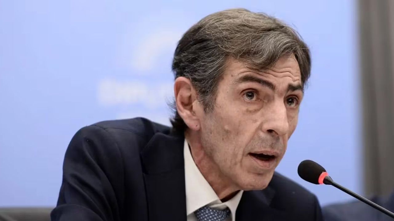 El Gobierno estira la concesión de las represas y hay chispazos entre Toto Caputo y Eduardo Rodríguez Chirillo