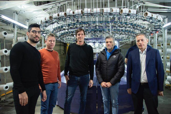 Moyano, Martelli, Zabaleta y Gray en la fábrica textil Galfione.