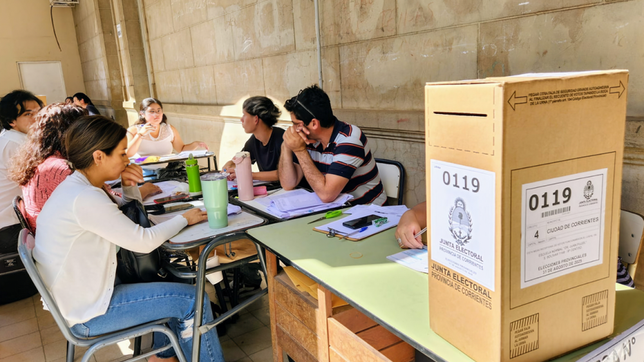 Hasta el mediodía, el 30% del padrón había votado en Corrientes. 