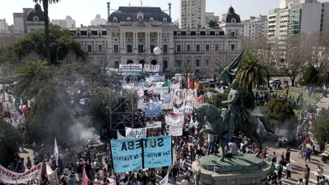 estatales, docentes, medicos y judiciales, los bonaerenses que se suman al paro