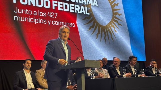 Martín Llaryora en la firma del Acuerdo Federal.