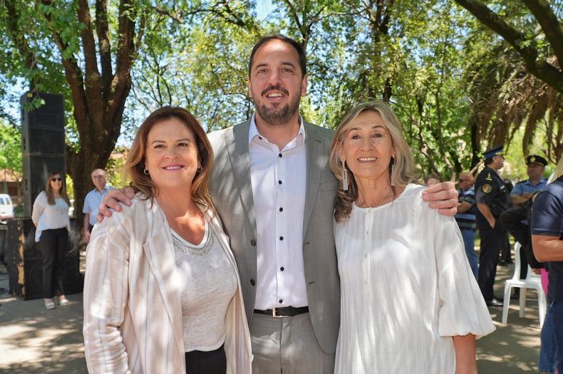 Luciano di Nápoli junto a la intendenta de General Pico, Fernanda Alonso y la vicegobernadora electa Alicia Mayoral: en La Pampa ya hay miradas sobre el 2027.