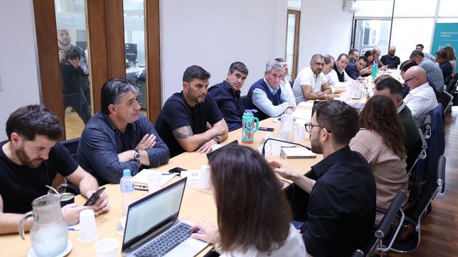 Paritarias: Axel Kicillof mejoró la oferta y acordó con los sindicatos estatales