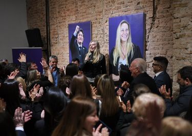 Karina Milei habla frente a los diputados que quiere sostener en su toma y daca con gobernadores.