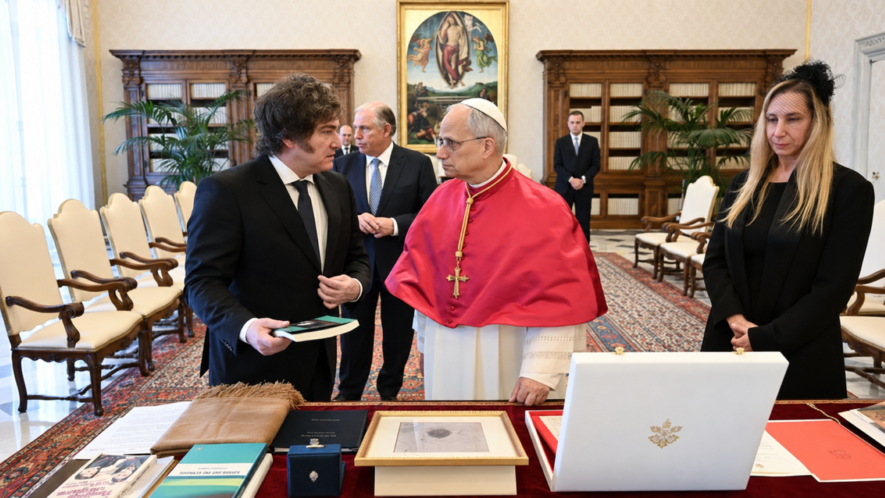 Javier Milei y Karina Milei con el papa León XIV en el Vaticano