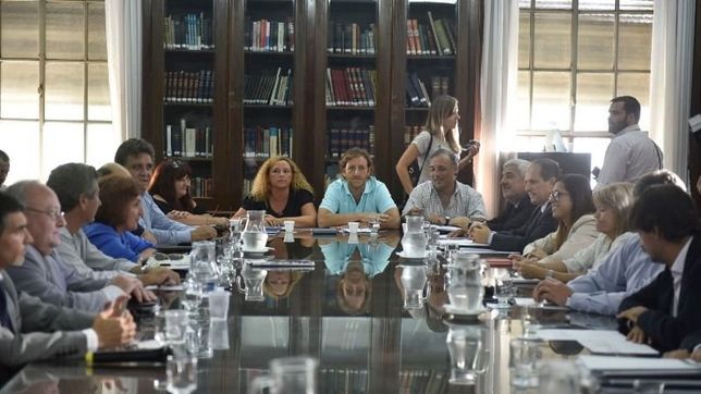 lacunza y villegas todavia no pueden destrabar la paritaria estatal