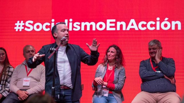 Joaquín Popi Blanco, junto a Varinia Drisun y Alberto Ricci. El diputado seguiría al frente del socialismo en Santa Fe.