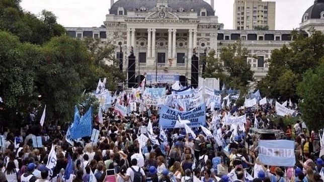concejales bonaerenses del fpv se pliegan a las medidas del 6, 7 y 8