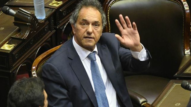 ausente en la discusion de la crisis, scioli milita la causa del deporte