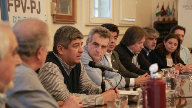 otro gesto de unidad entre el kirchnerismo y moyano, ahora contra el presupuesto